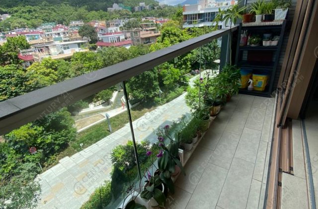 **靓装低密度屋苑式管理豪宅**
