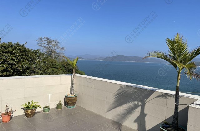 FULL SEA VIEW WITH 1,800' ROOF TOP