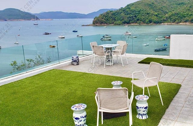 CLEAR WATER BAY WATER FRONT DETACHED VILLAGE HOUSE