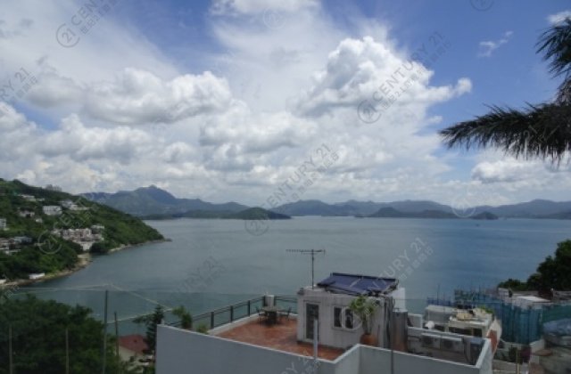 GOLDEN LAKE VILLA