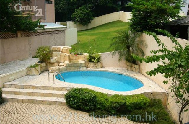 PRIVATE SWIMMING POOL DETACHED HOUSE