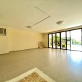西貢 西貢海景村屋, 巨型草坪花園.方便近路