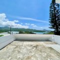 西貢 西貢海景村屋, 巨型草坪花園.方便近路
