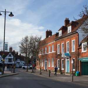 一流校網的寧靜小鎮 - 英國Wokingham