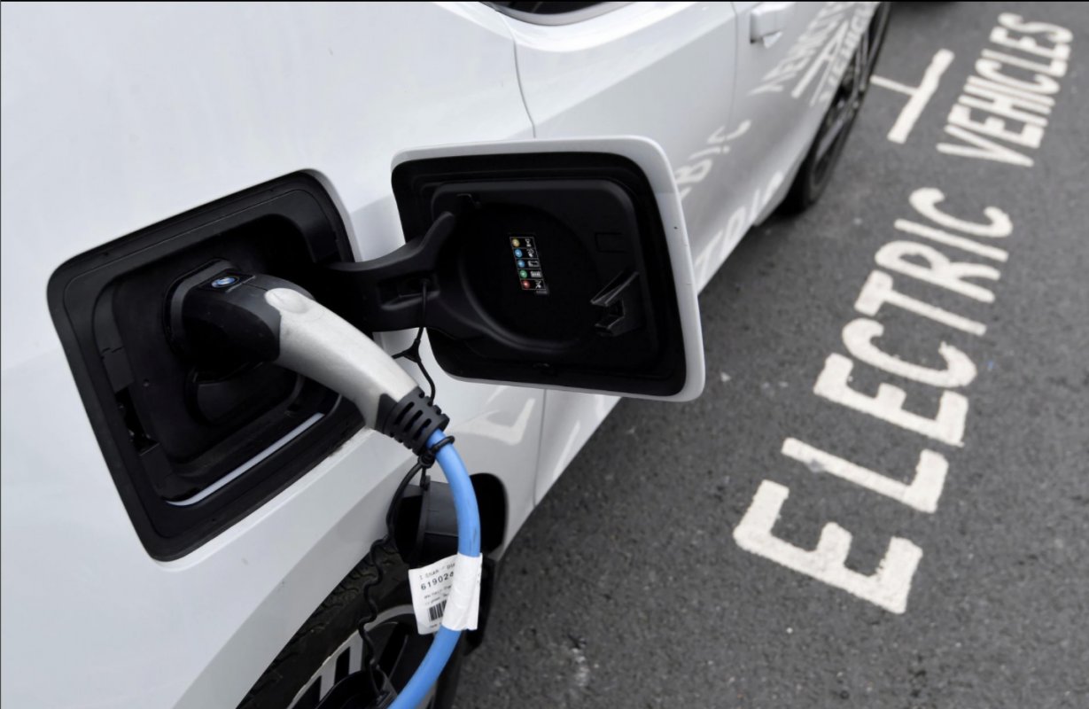 UK to require charge points for electric vehicles in new buildings