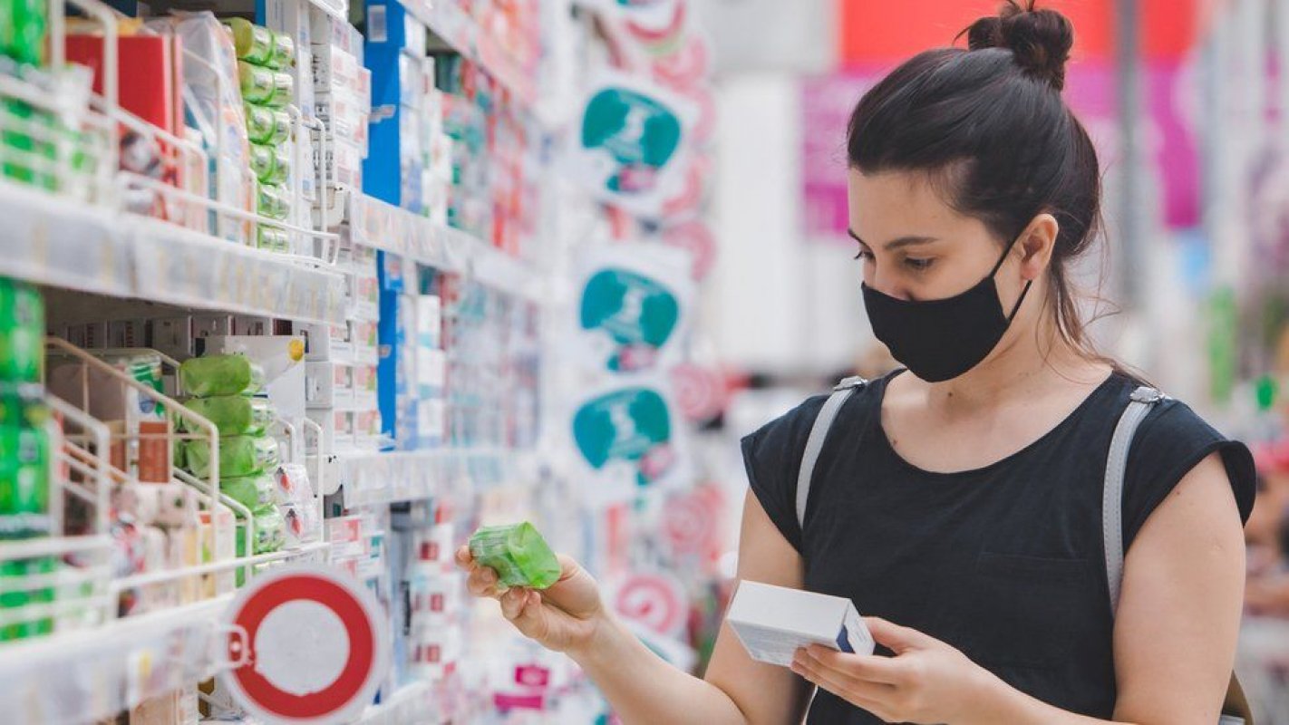 Covid: Shoppers asked to respect new mandatory mask rules