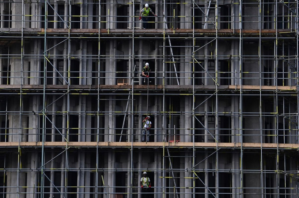 UK construction recovers as supply chain pressures ease