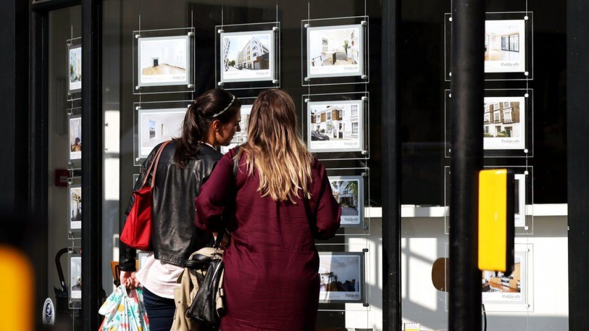 A mortgage guarantee scheme to help people with small deposits get on the property ladder is set to be announced at next week's Budget.