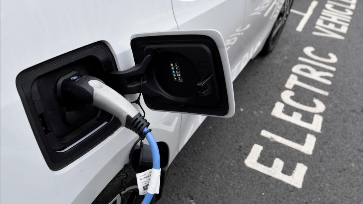 UK to require charge points for electric vehicles in new buildings