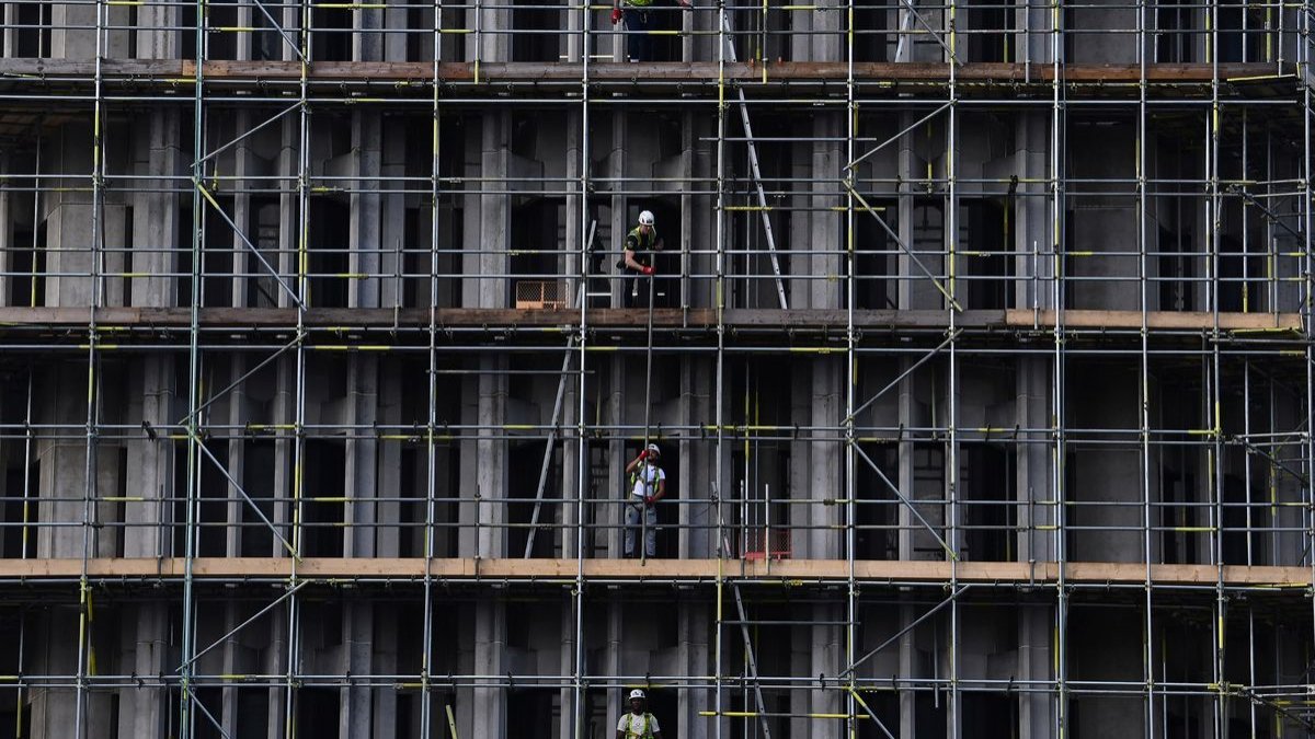 UK construction recovers as supply chain pressures ease