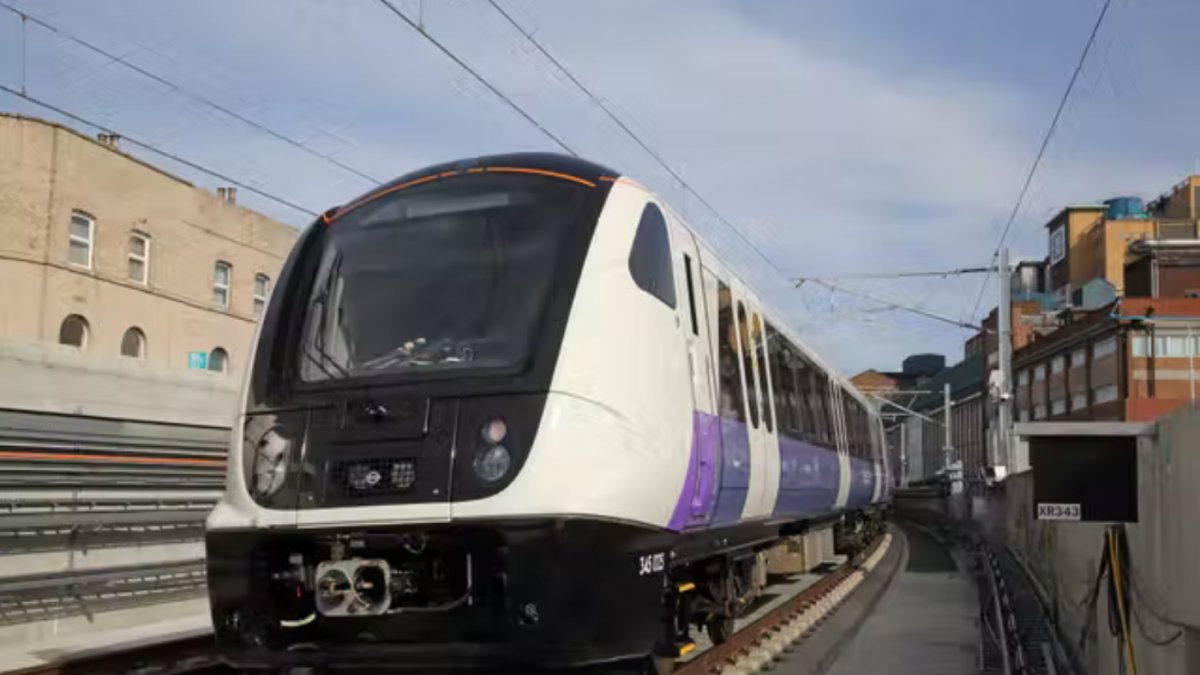 Elizabeth Line: London Crossrail opening date finally announced