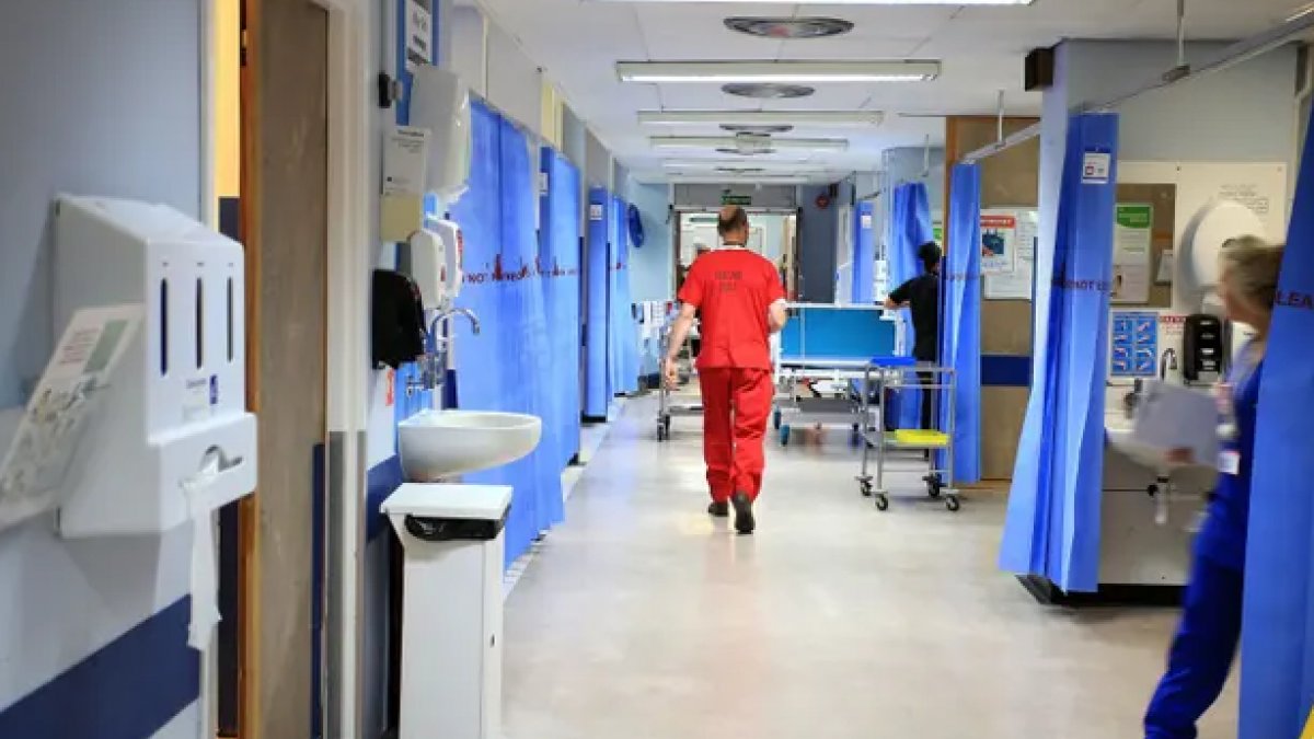 Ministers to make it easier for foreign nurses and dentists to work in NHS